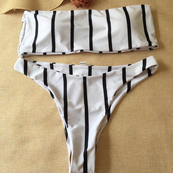 Vertical Stripe Strapless Printed Bikini Set - Picture 3 of 6